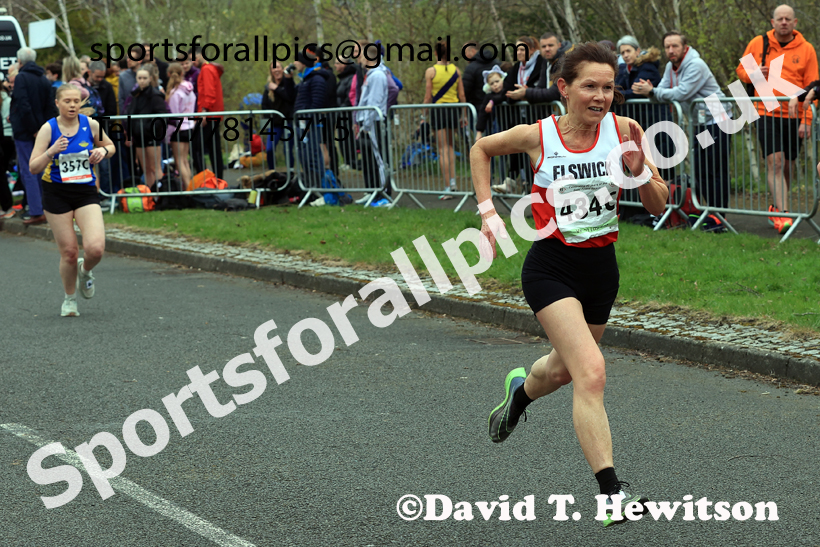 Senior Womens relay, 2026 Elswick Harriers Good Friday Road Relays and Young Athletes, Newburn,  Newcastle upon Tyne. Photo: David T. Hewitson/Sports for All Pics